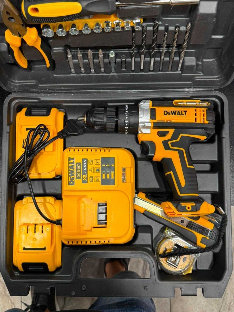 HOPE AMANET P2 - DEWALT DCD771 Masina de gaurit si insurubat Bucuresti Sectorul 5