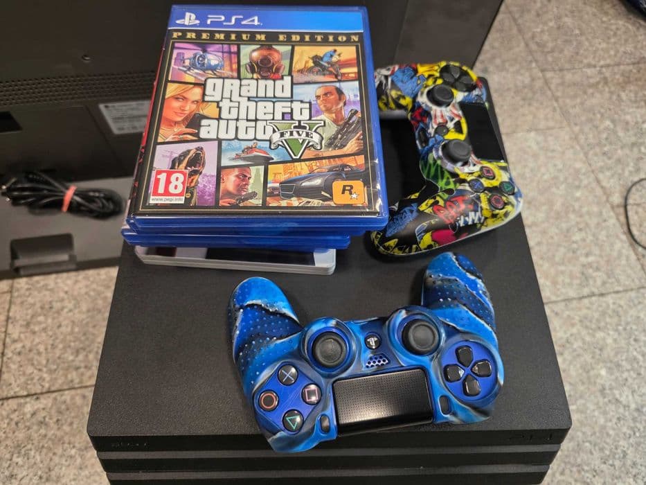 Hope Amanet P10/Consola PS4 Pro 1TB 2 manete si 6 jocuri Bucuresti Sectorul 5