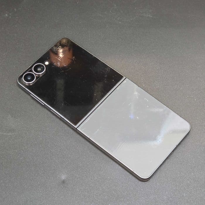 Hope Amanet P8 Samsung Z Flip 8 256 GB 8 GB Ram liber de retea! Bucuresti Sectorul 6