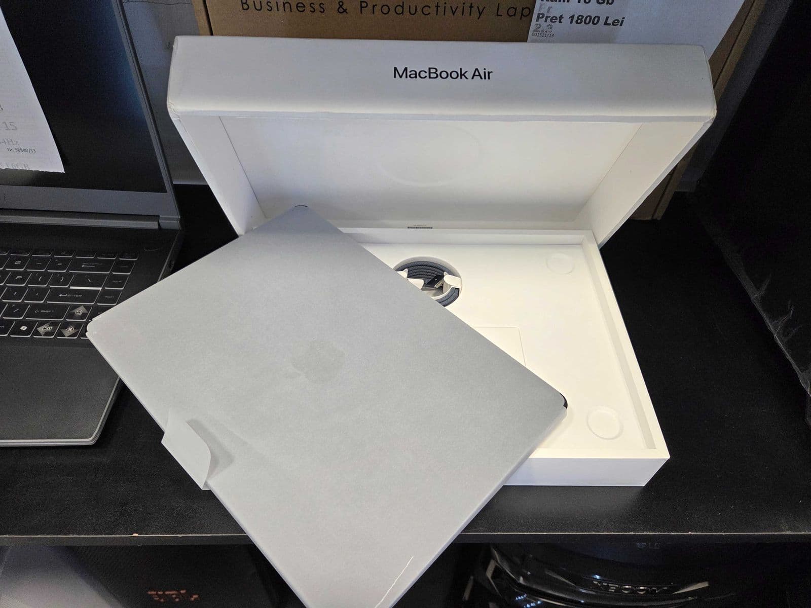 Hope Amanet P10/Macbook Air M5 1TB SSD 16GB RAM - NOU / NEACTIVAT - Bucuresti Sectorul 5