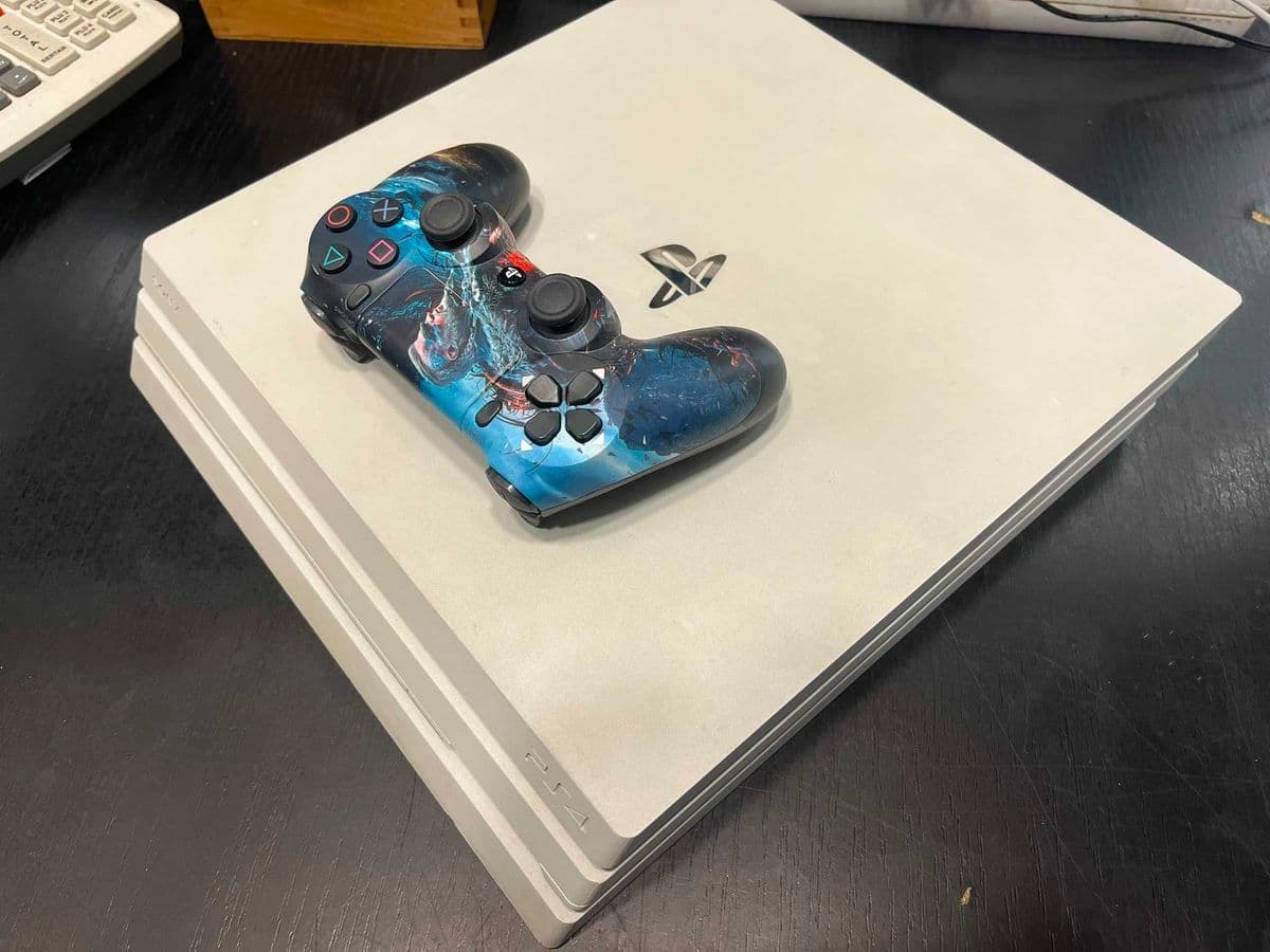 Hope Amanet P3 Playstation 4 pro / o maneta / 1 tb stocare Bucuresti Sectorul 6