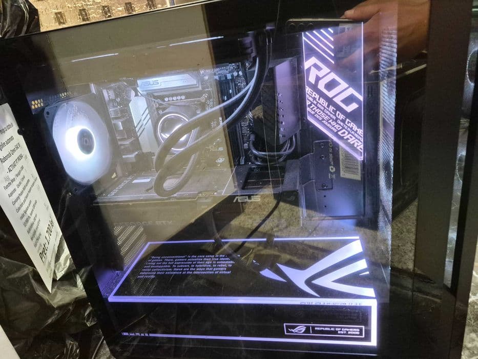 Hope Amanet P10/Unitate PC Gaming ASUS ROG G700TF - RTX 5070 / Ultra 7 265KF / ASUS B860 AX / Racire lichid Bucuresti Sectorul 6